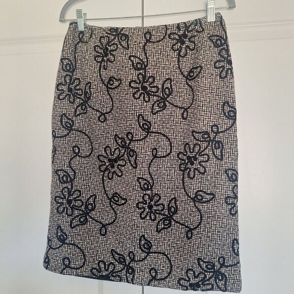 💙 Talbots Floral Embroidered Wool Pencil Skirt Size 8 Fall Warm Classy Preppy - Picture 4 of 8